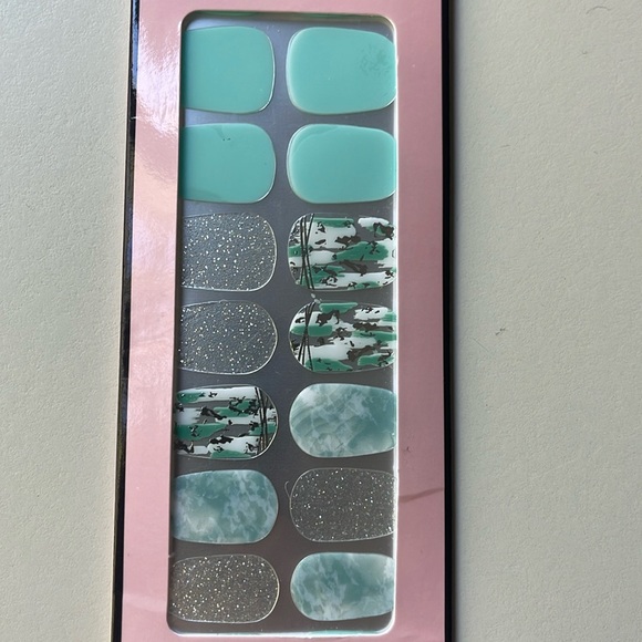 Dashing Diva Gloss Gel Nail Strip Kit in Desert Quartz - Picture 2 of 5